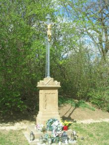 Kombinovaný kříž z roku 1856 v Sadech. (ČoJ)