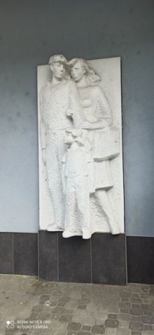 Reliéf Rodina ve Dvořákově ulici. (Město UH)